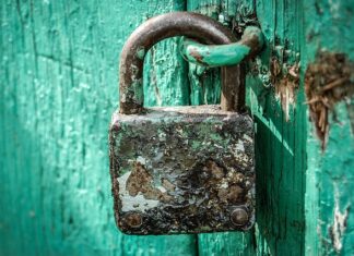 Jak zadbać o bezpieczeństwo komputera i danych?